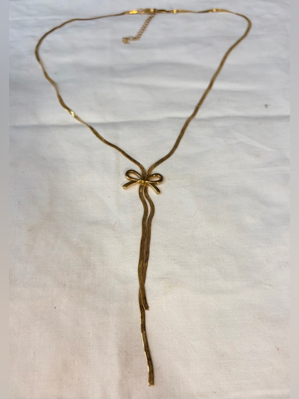 Gold bow lariat necklace